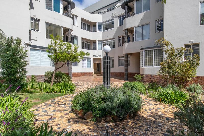 1 Bedroom Property for Sale in Gardens Western Cape